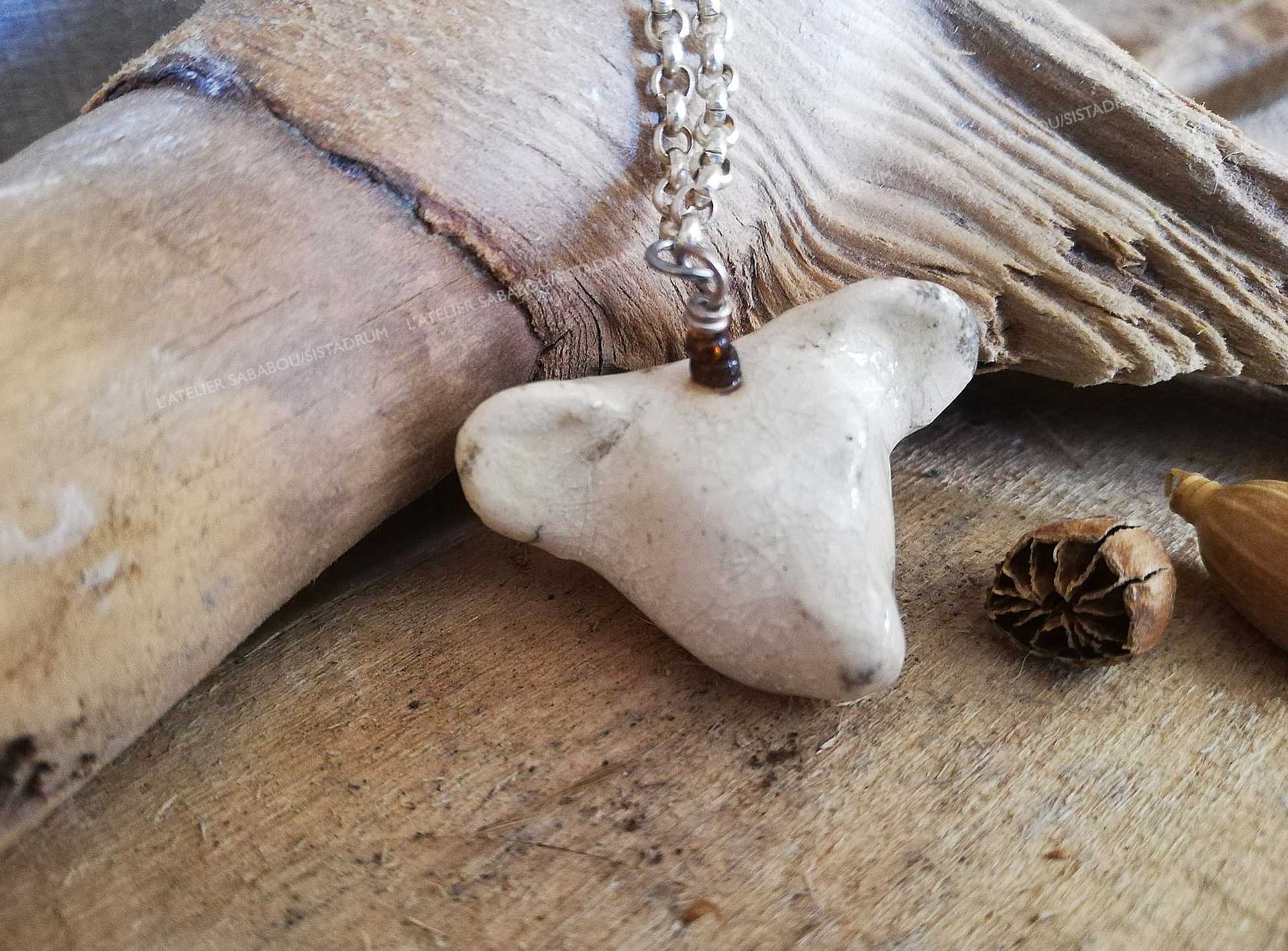 collier tête d'ours blanc sababou collier tête d'ours blanc sababou