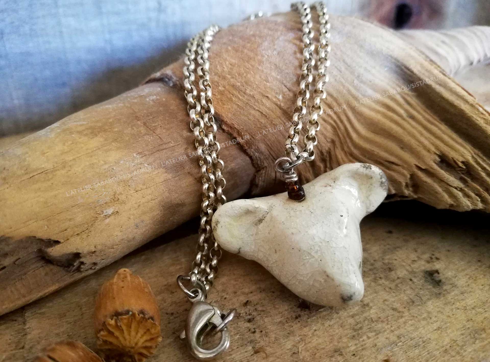 collier tête d'ours blanc sababou collier tête d'ours blanc sababou